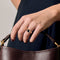 Bague 52 Bague jonc en or jaune et saphir 58 Facettes CHA5727X2
