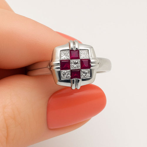 Bague 52 Bague au design moderne ornée de rubis et de diamants 58 Facettes 50198