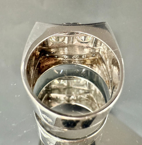 Bague 51 Bague or blanc, deux diamants 0.57 et 0.58 carat 58 Facettes