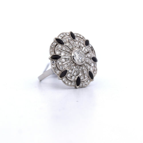 Bague Bague en or blanc ornée d'un travail ajouré spécial 58 Facettes