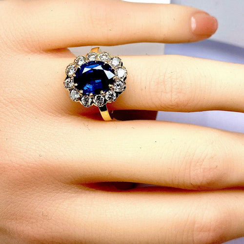 Bague 50 Bague marguerite en or jaune 18 carats, saphir 3,50 carats et diamants 58 Facettes AB548