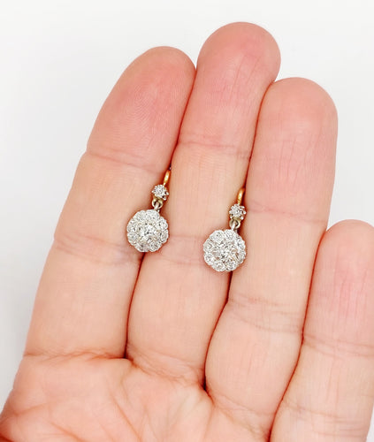 Boucles d'oreilles Dormeuses marguerite - Boucles d’oreilles en or 18k, platine et diamants 58 Facettes A06632