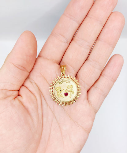 Pendentif Pendentif médaille d'amour or rose, angelots articulés "Il Bat Pour Toi" et rubis synthétique 58 Facettes A05878