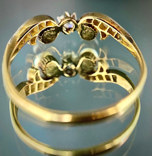 Bague 60 Bague Art Nouveau décor de fleur de Lys en argent sur or 58 Facettes