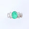 Bague 54 Bague en or blanc, émeraude et diamants 58 Facettes