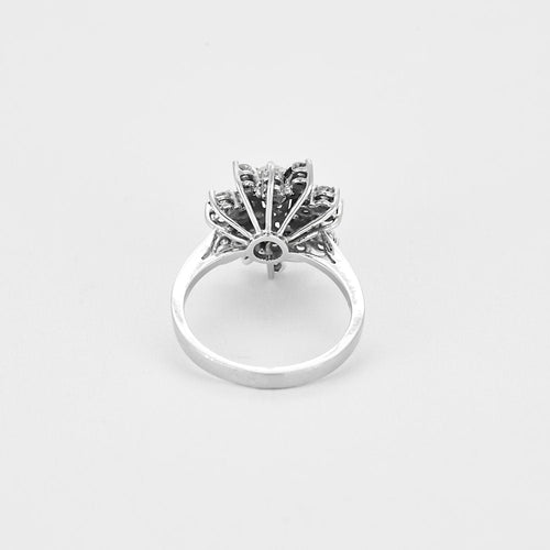 Bague 54 Bague en or gris et diamants 58 Facettes SOI3327