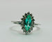 Bague 54 Bague en or blanc avec une émeraude centrale et des diamants 58 Facettes 50272