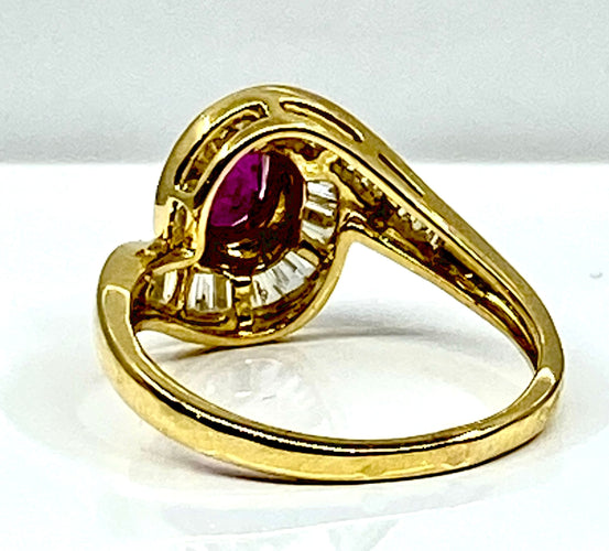 Bague Bague or jaune, rubis et 38 diamants baguettes 58 Facettes AB419