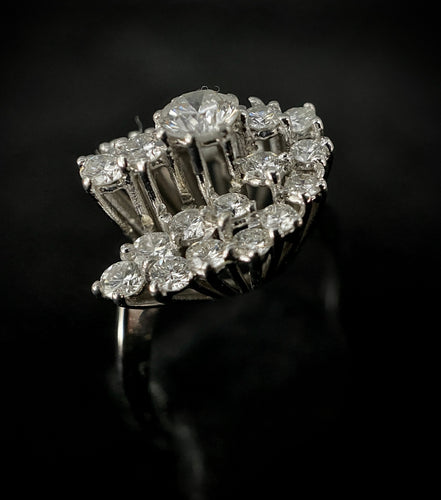 Bague 57.5 Bague tourbillon or blanc diamants 58 Facettes