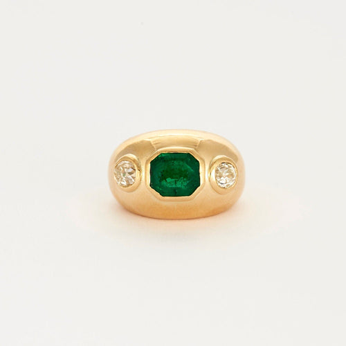 Bague Bague Jonc en or jaune sertie d'une Emeraude d'environ 2 carats et de 2 diamants 58 Facettes