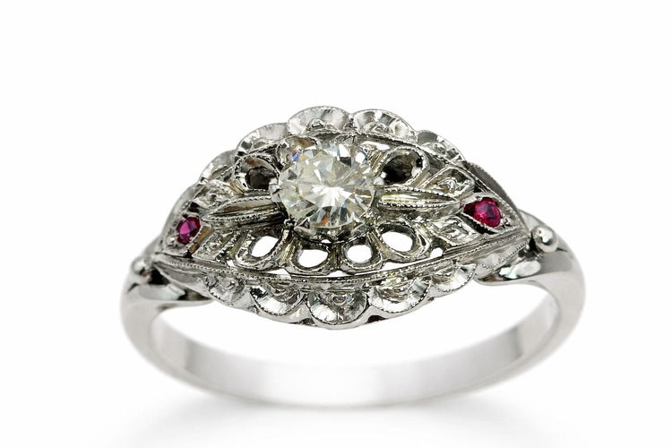 Bague 57 Bague Art Déco en or blanc avec diamants et rubis 58 Facettes 50193