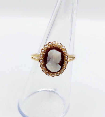 Bague 55.5 Bague marquise or jaune, camée sur agate, perles (circa 1900) 58 Facettes A04862