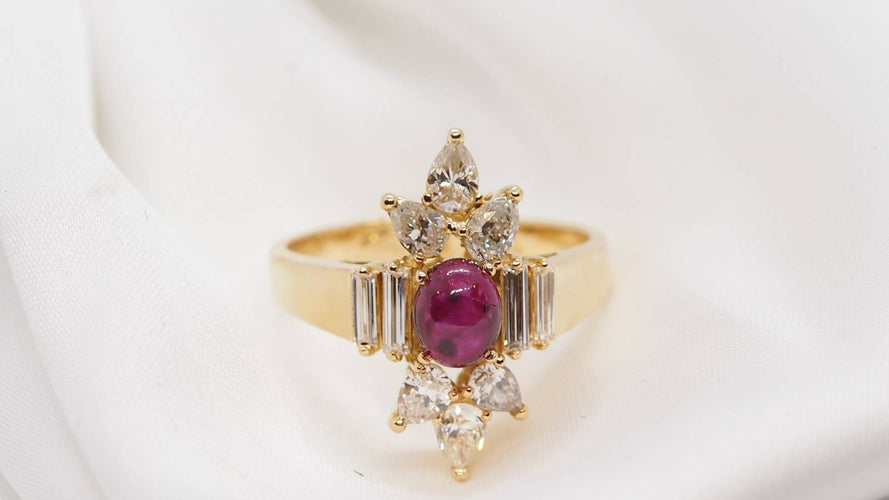 Bague 53 Bague fleur or jaune, cabochon de rubis et diamants 58 Facettes 30364