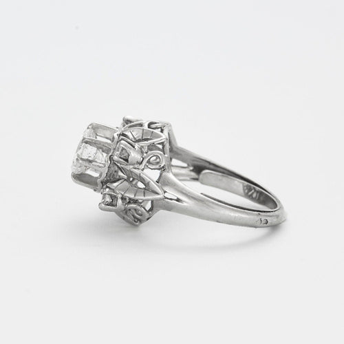 Bague 52 Bague dôme en platine, or blanc et diamants 58 Facettes