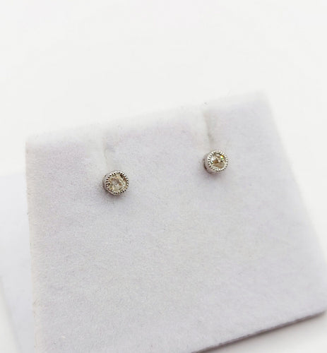 Boucles d'oreilles Puces d'oreilles diamants taille ancienne en or blanc 18k et platine 58 Facettes A04402