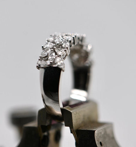 Bague Bague en or blanc avec diamants de 1.010 carats 58 Facettes