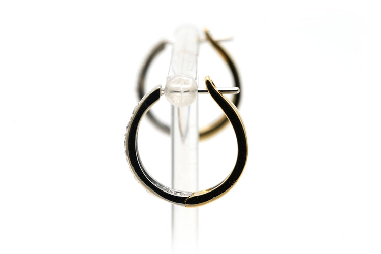 Boucles d'oreilles Boucles d'oreilles contemporaines serties de diamants en or jaune et blanc 18k 58 Facettes 23404