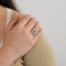 Bague 56 Bague trois joncs en or gris avec diamants 58 Facettes 240 198
