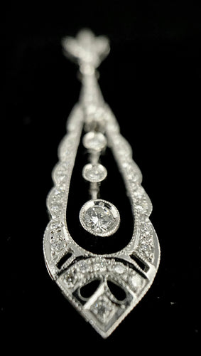 Boucles d'oreilles Paire de boucles d'oreilles pendante serties de brillants 58 Facettes