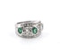 Bague Bague en or blanc des années 1970 avec émeraudes et diamants 58 Facettes
