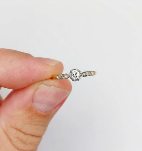Bague 48 Bague solitaire art déco or jaune et diamants 58 Facettes A05660