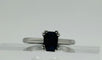 Bague Bague en or avec un saphir central 58 Facettes 50023