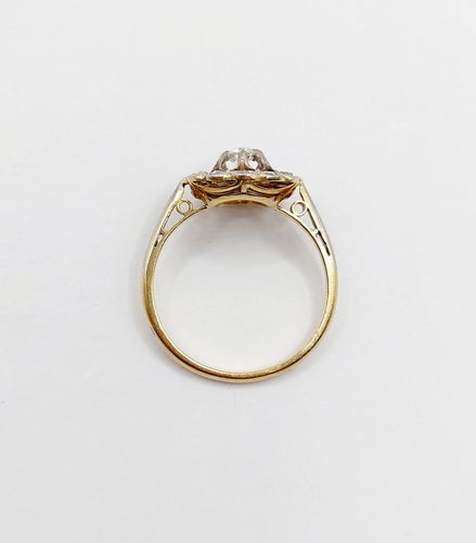 Bague 53.5 Bague marguerite circa 1910 en or 18k, platine et diamants 58 Facettes A06629