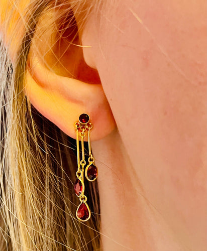 Boucles d'oreilles Pendants d’oreilles or jaune et grenats 58 Facettes 133