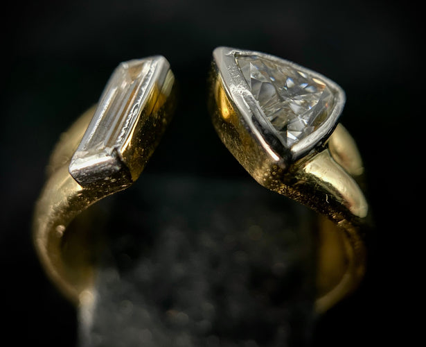Bague 56.5 Bague moderne deux ors diamant triangle VS 58 Facettes