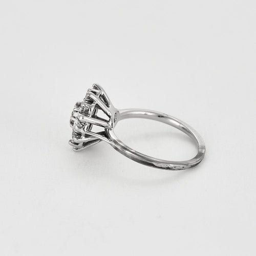 Bague Marguerite en or gris et diamants
