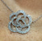 Collier Collier en or blanc et diamants motif pétale de rose 58 Facettes