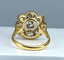 Bague Importante bague marguerite en or 18 carats et diamants 58 Facettes AB338