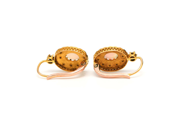 Boucles d'oreilles Boucles d'oreilles en or jaune serties d'opales et de perles 58 Facettes 22209