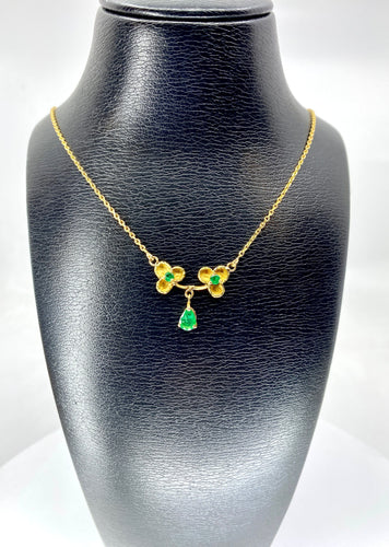 Collier Collier pendentif trilobé en or jaune 18 carats et émeraudes 58 Facettes AB675