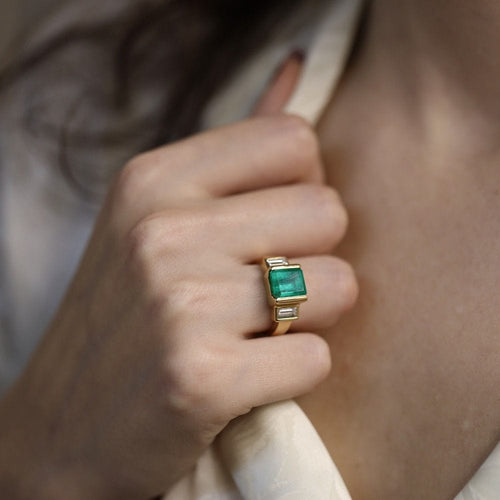 Bague 50.5 Bague Emeraude et diamants baguettes en or jaune 58 Facettes