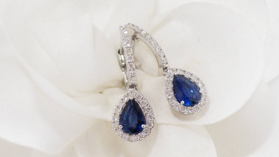 Boucles d'oreilles Boucles d'oreilles de luxe en or blanc, saphirs de Ceylan et diamants 58 Facettes 32078