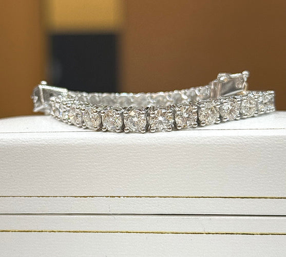 Bracelet Rivière de diamants exceptionnelles , or blanc 18 carats 58 Facettes