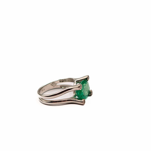 Bague 55 Bague en or blanc, émeraude et diamants 58 Facettes 21002021
