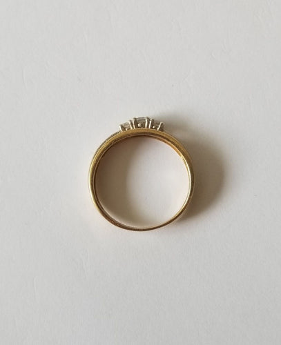 54 Bague or jaune et blanc, diamants 58 Facettes