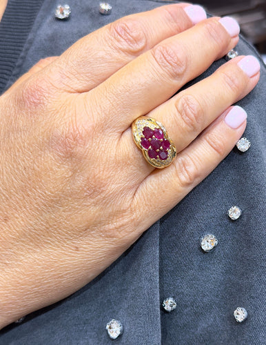 Bague 58 Bague vintage en or jaune , rubis et diamants 58 Facettes