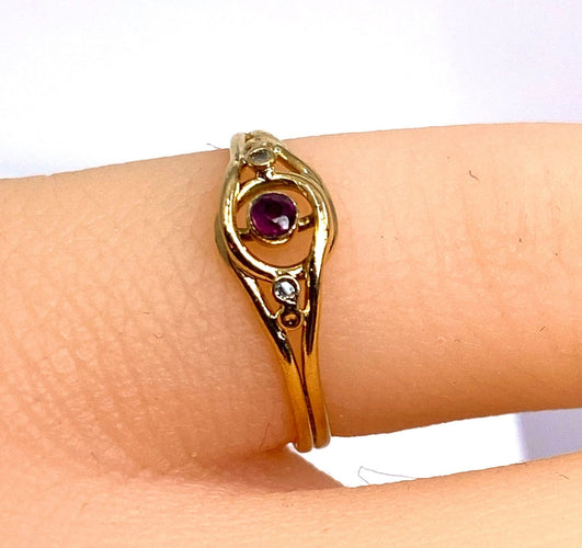 Bague 43 Bague en or jaune en rubis et diamants 58 Facettes AB588