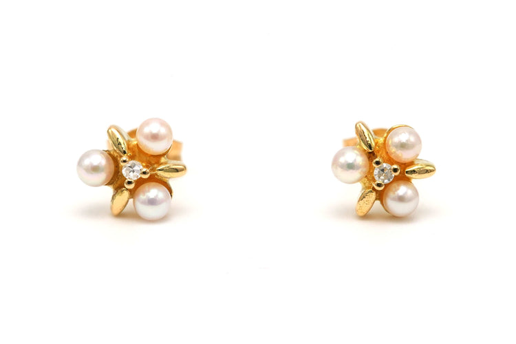 Boucles d'oreilles Boucles d'oreilles contemporaines or jaune serties de perles et de diamants 58 Facettes B761