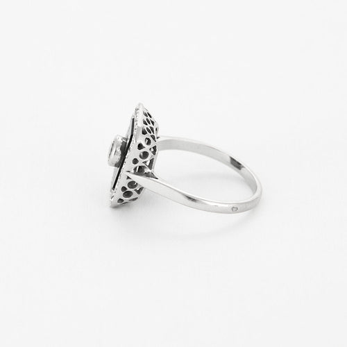 Bague 52 Bague or blanc, diamants et onyx 58 Facettes B250460