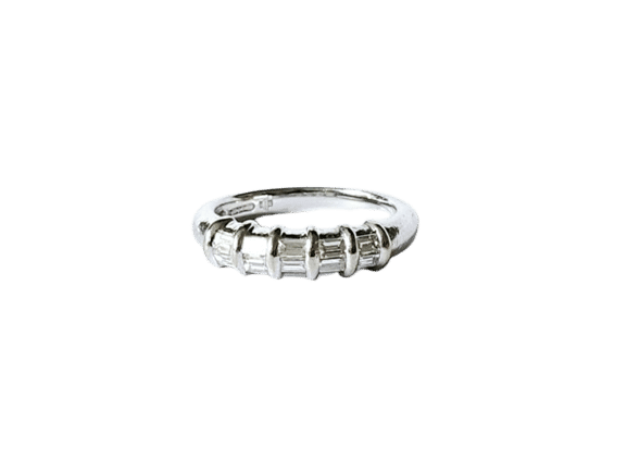 Bague 53 Demi alliance or blanc, diamants baguettes 58 Facettes