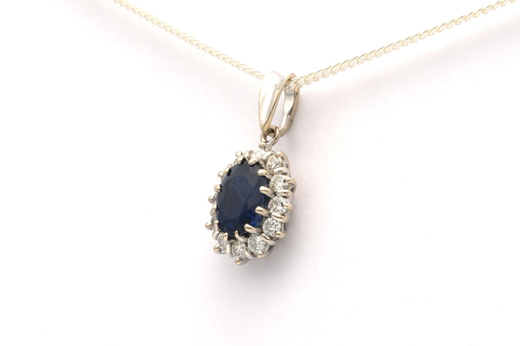 Pendentif Pendentif contemporain en or blanc 18 carats serti d'un saphir et de diamants "taille" brillant (+-0.3ct) 58 Facettes 21989