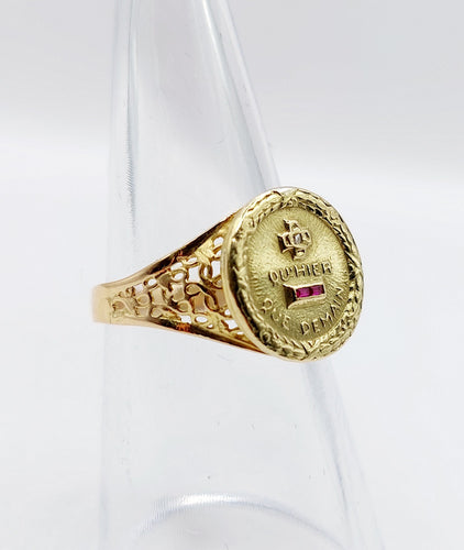 Bague médaille amour or 18k  AUGIS "+ qu'hier - que demain" couronne de lauriers ornée de rubis et de diamant (circa 1958)