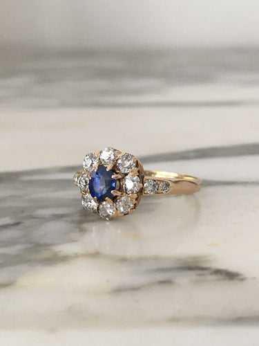 Bague 54 Bague ancienne en or 18K sertie d’un saphir et diamants 58 Facettes