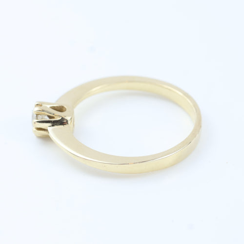 Bague Bague solitaire en or jaune avec diamant taille brillant 58 Facettes 130003