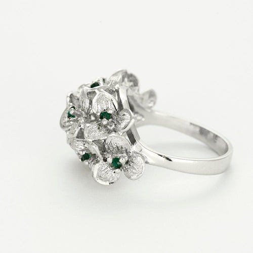 Bague 54 Bague à décor d'hortensia or blanc et émeraudes 58 Facettes GU174