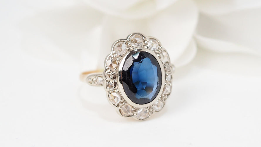 Bague 57 Bague entourage ancienne en or jaune, saphir et roses 58 Facettes 32279